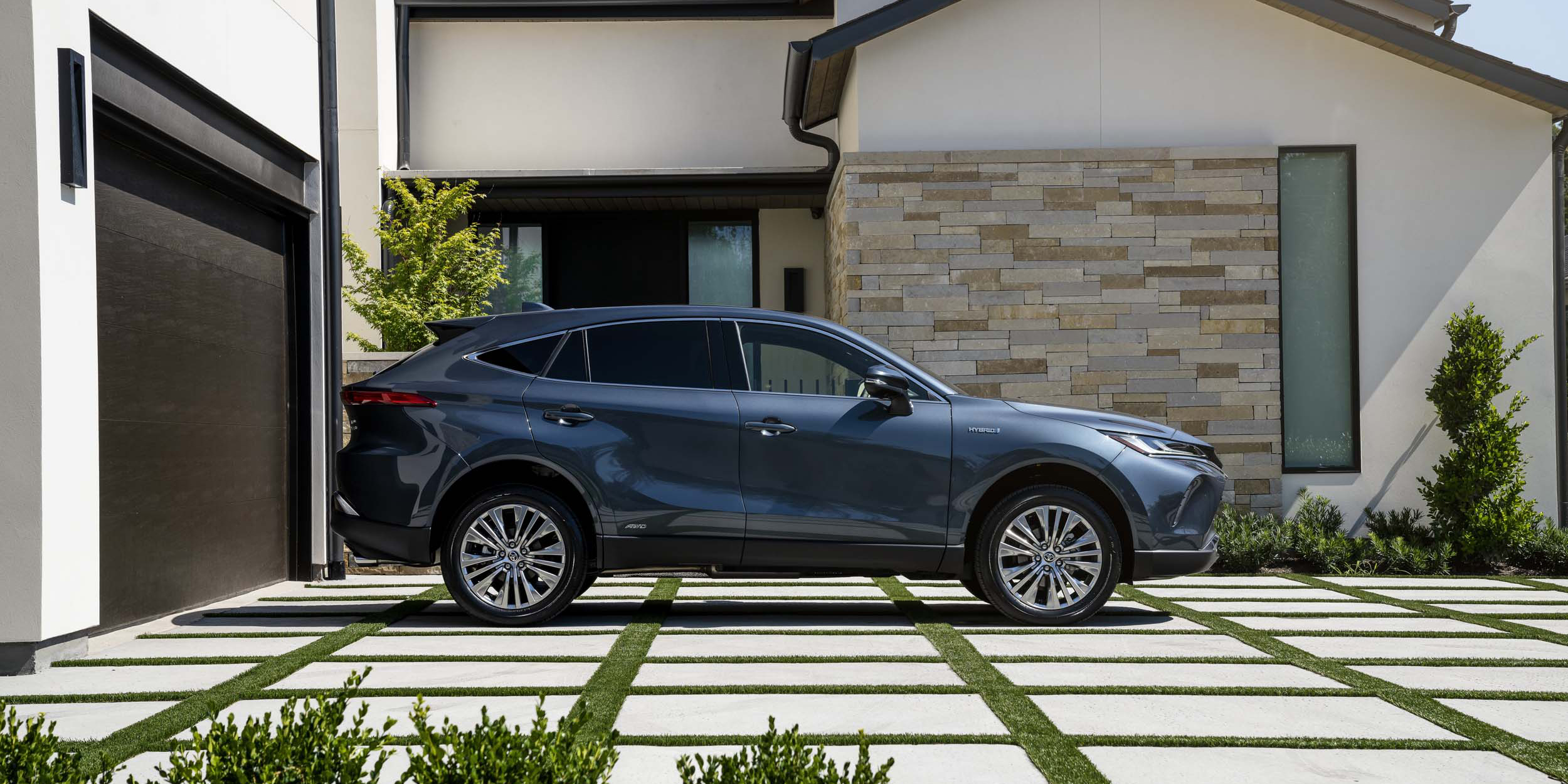 ELEVATED DRIVING EXPERIENCE COMES STANDARD IN THE ALL-NEW 2021 VENZA